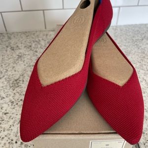 New in box- Rothy’s-The Point- retired color chili Red